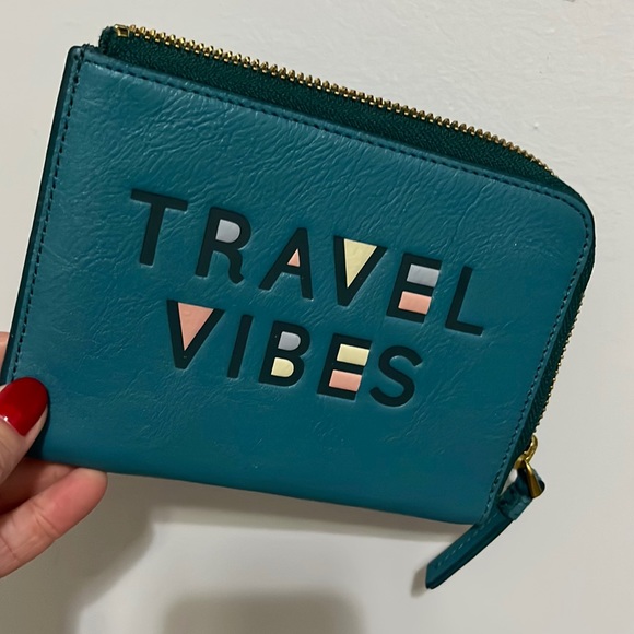 Fossil Accessories Fossil Womens Rfid Passport Leather Zip Around